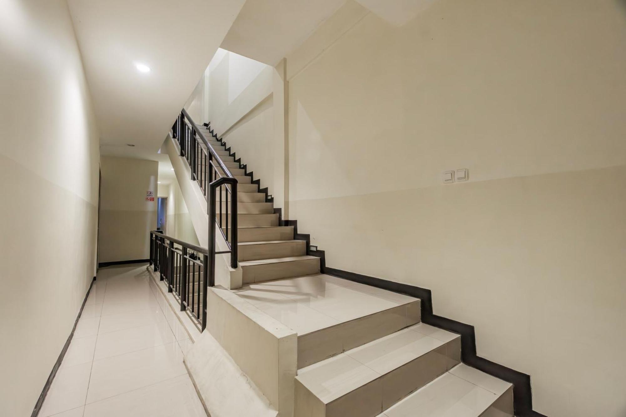 เอซ บิสซิเนส โฮเทล กาแล็กซี ชาเรียะห์ Hotel สุราบายา ภายนอก รูปภาพ
